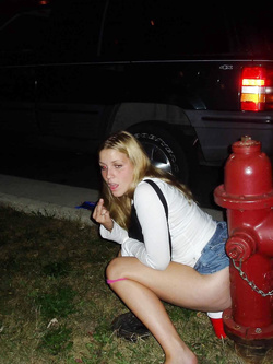 Ragazze ubriache pisciano N.2