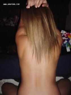 Bella biondina esibizionista