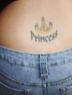 Bella biondina esibizionista