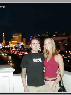 Ragazza nuda si tocca e masturba