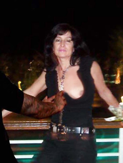 Troia matura esibizionista