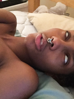 Selfie di una super figona mulatta