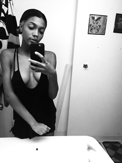 Selfie di una super figona mulatta