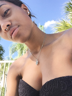 Selfie di una super figona mulatta