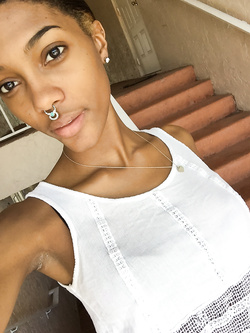 Selfie di una super figona mulatta