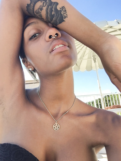 Selfie di una super figona mulatta