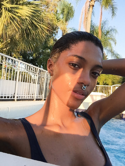 Selfie di una super figona mulatta