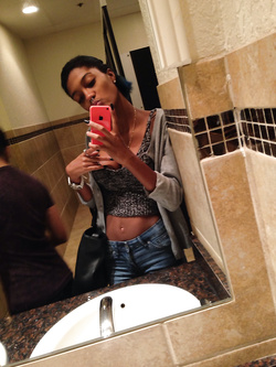 Selfie di una super figona mulatta