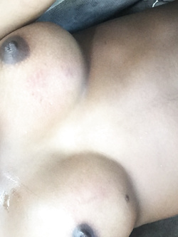 Selfie di una super figona mulatta