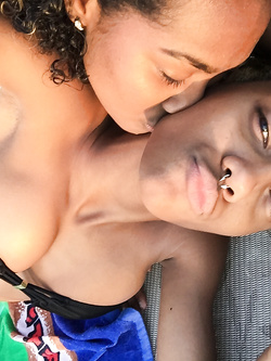 Selfie di una super figona mulatta