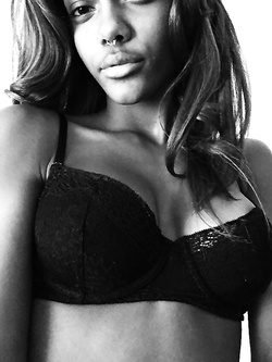 Selfie di una super figona mulatta