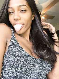 Selfie di una super figona mulatta