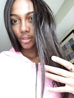 Selfie di una super figona mulatta