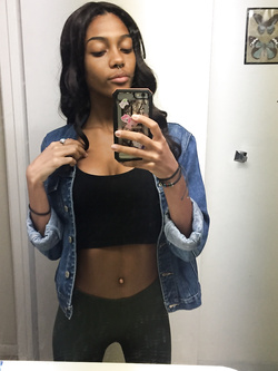 Selfie di una super figona mulatta