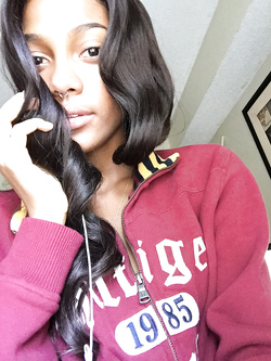 Selfie di una super figona mulatta