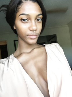 Selfie di una super figona mulatta