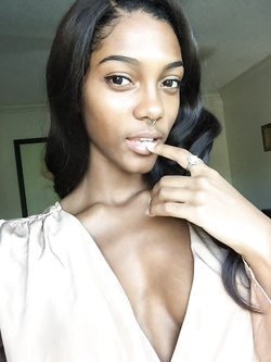 Selfie di una super figona mulatta