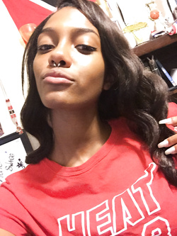 Selfie di una super figona mulatta