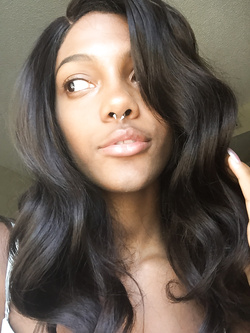 Selfie di una super figona mulatta