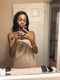 Selfie di una super figona mulatta