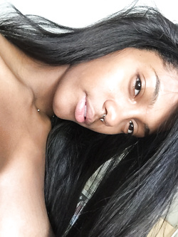 Selfie di una super figona mulatta