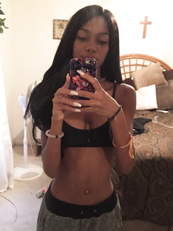 Selfie di una super figona mulatta