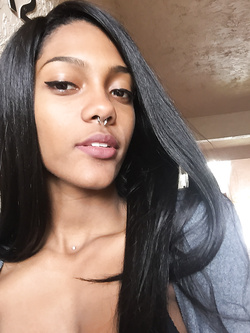 Selfie di una super figona mulatta