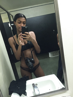 Selfie di una super figona mulatta