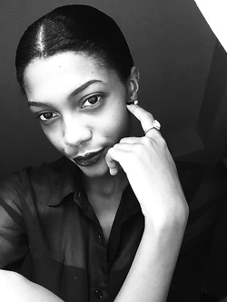 Selfie di una super figona mulatta