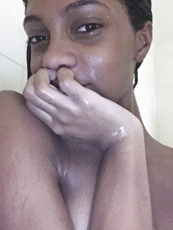 Selfie di una super figona mulatta