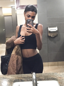 Selfie di una super figona mulatta