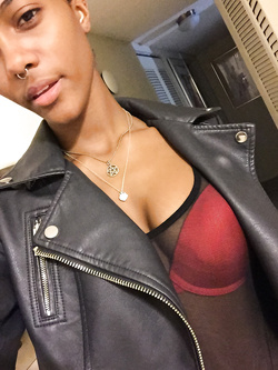 Selfie di una super figona mulatta