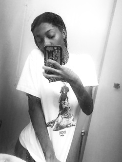 Selfie di una super figona mulatta