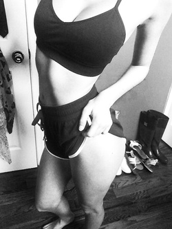 Autoscatti amatoriali sexy di una 18 enne