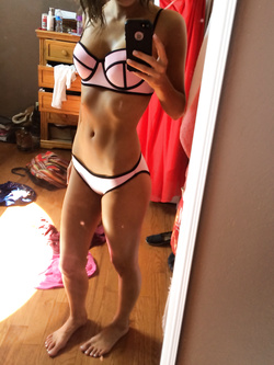 Autoscatti amatoriali sexy di una 18 enne