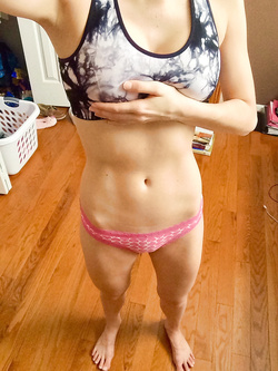 Autoscatti amatoriali sexy di una 18 enne