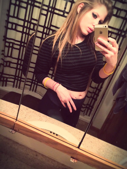 Selfie di una troietta inglese tettona