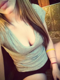 Selfie di una troietta inglese tettona