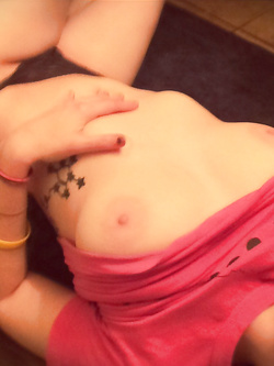 Selfie di una troietta inglese tettona