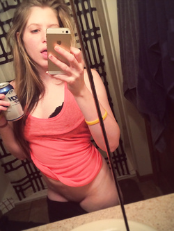 Selfie di una troietta inglese tettona