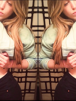 Selfie di una troietta inglese tettona