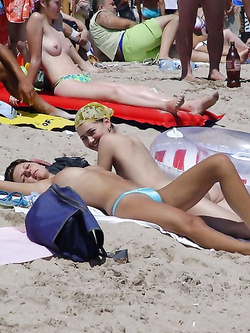 Foto Voyeur Ragazze nude in spiaggia 2