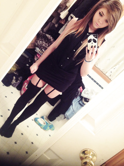 Autoscatti hot di una 19enne in lingerie