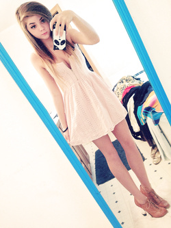 Autoscatti hot di una 19enne in lingerie