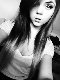 Autoscatti hot di una 19enne in lingerie