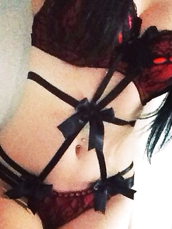 Autoscatti hot di una 19enne in lingerie