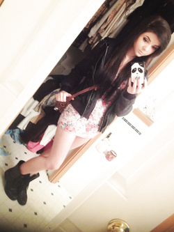 Autoscatti hot di una 19enne in lingerie