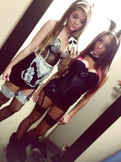 Autoscatti hot di una 19enne in lingerie