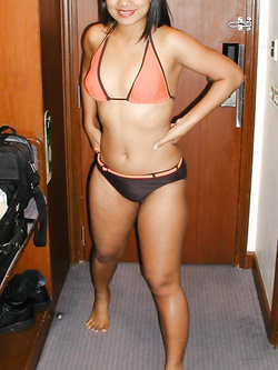 Foto troietta vietnamita nuda