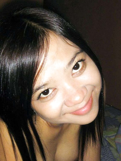 Foto di una troietta indocinese nuda